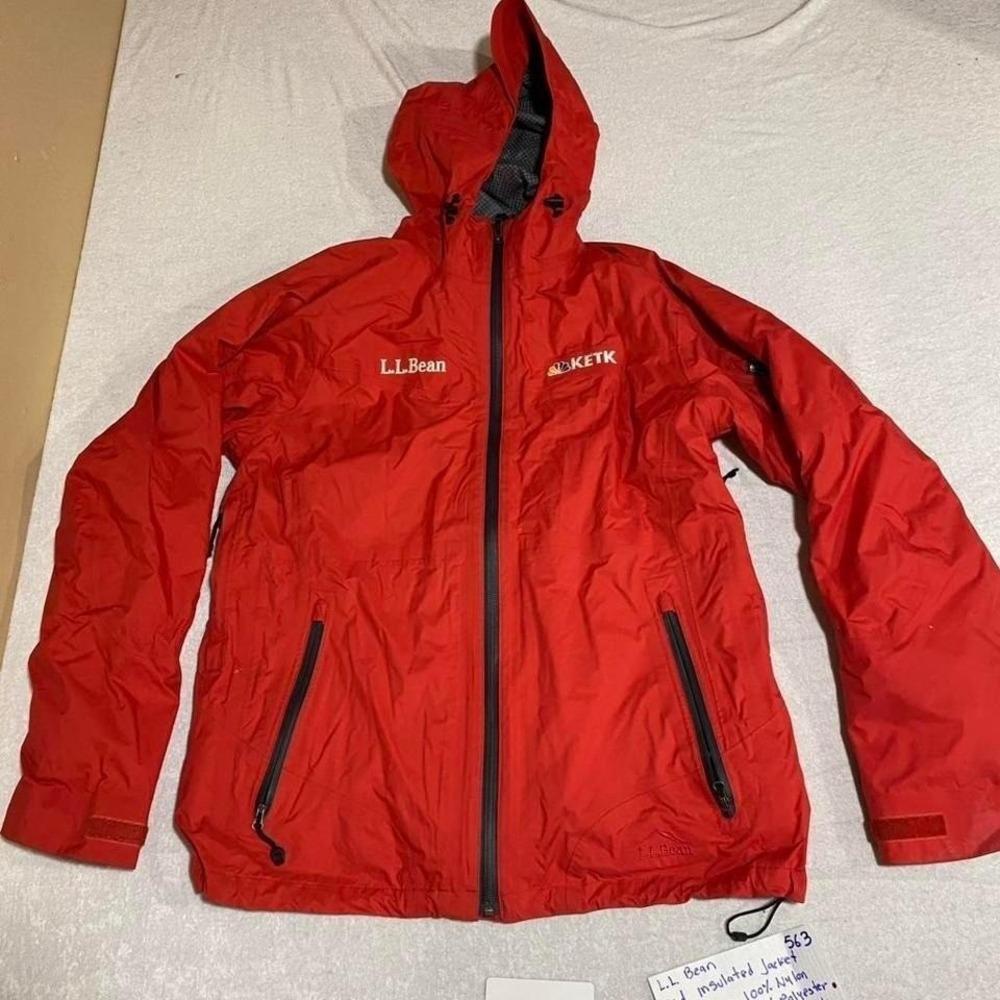 L.L.Bean red windbreaker jacket with hood and pockets size M regular. SKU563